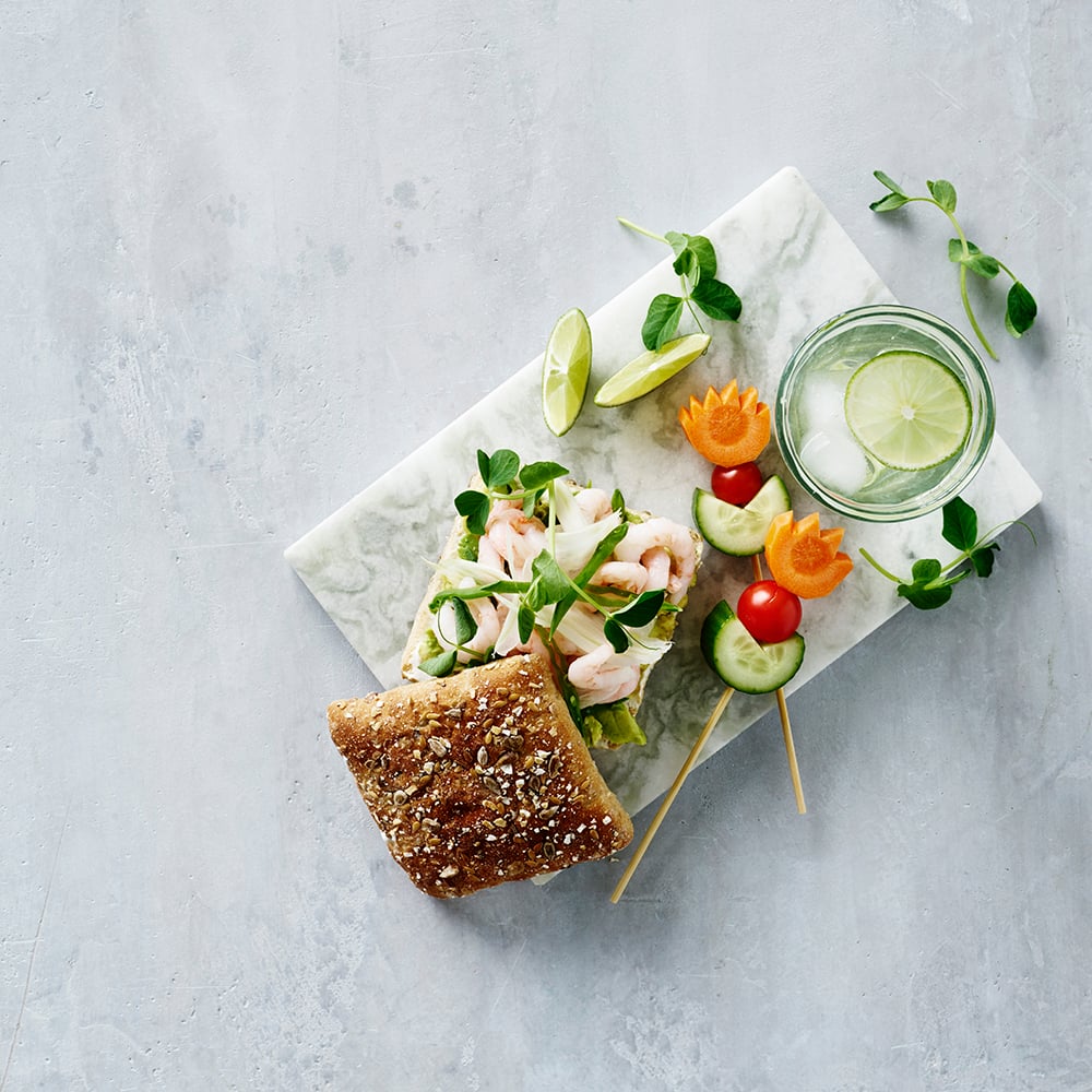   Solstykker med rejer og avocado